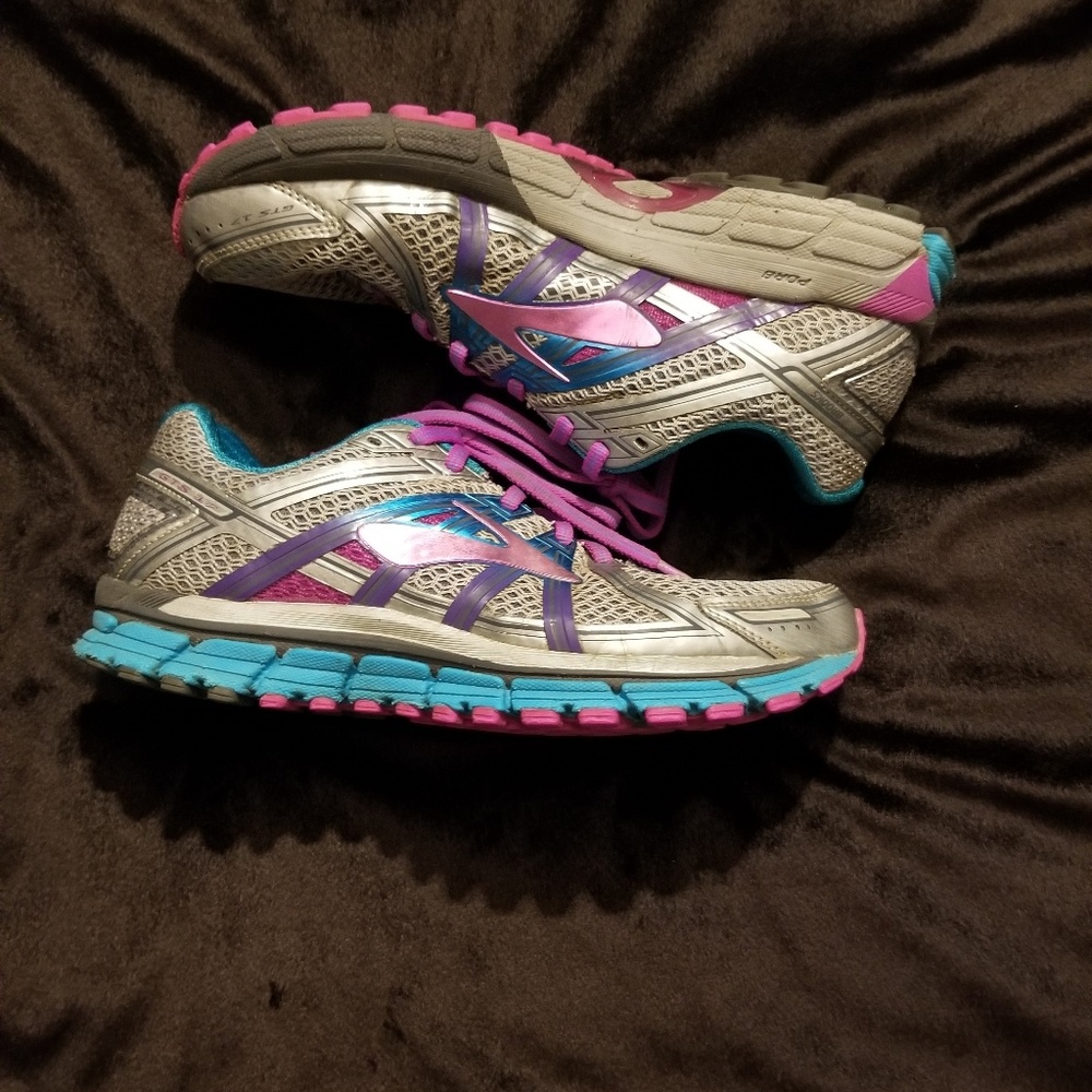 Brooks GTS 17 Sz 9.5W gray/blue/pink running shoes